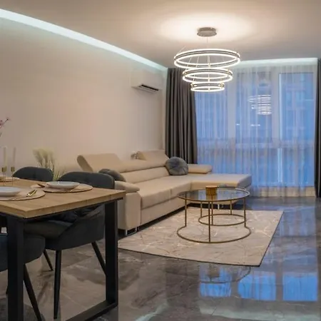 Luxury & Modern - Rowing Canal Apartment *