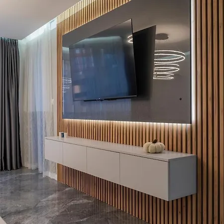 Luxury & Modern - Rowing Canal Apartment *